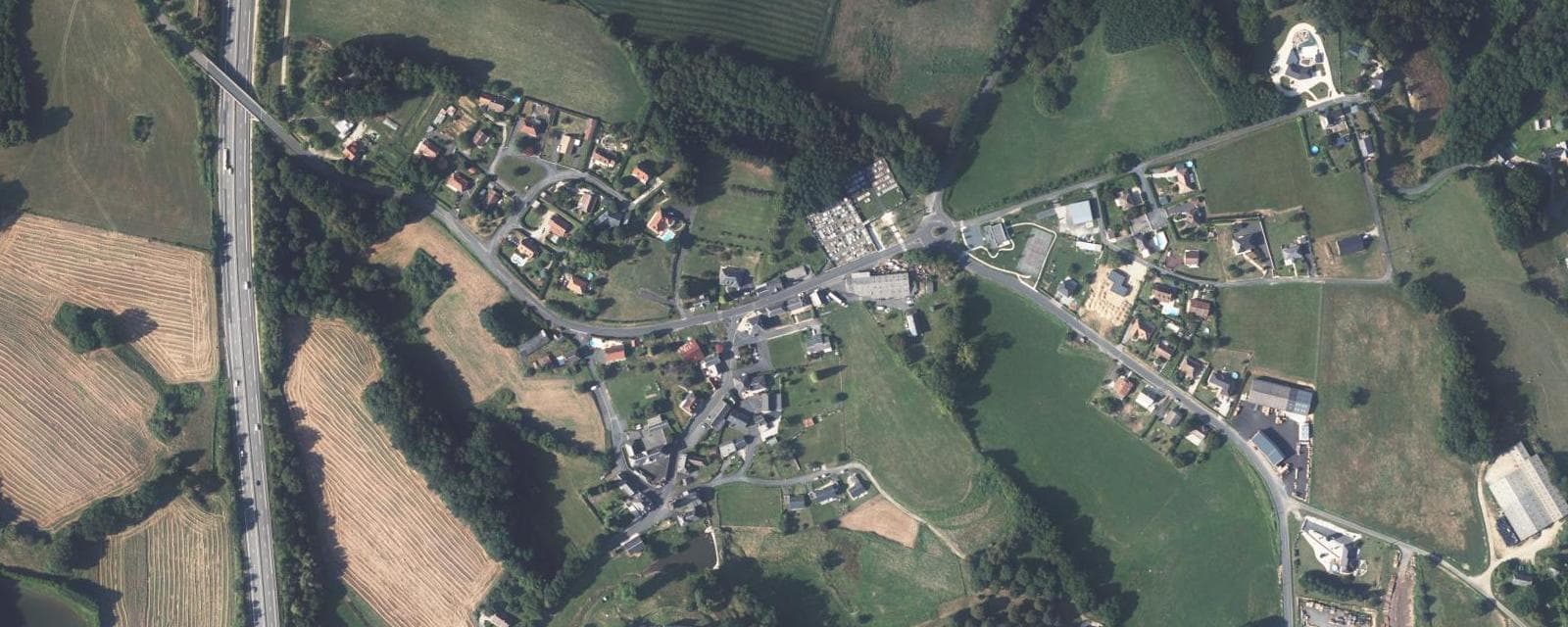 Vue aérienne de Saint-Pardoux-l'Ortigier (Corrèze)