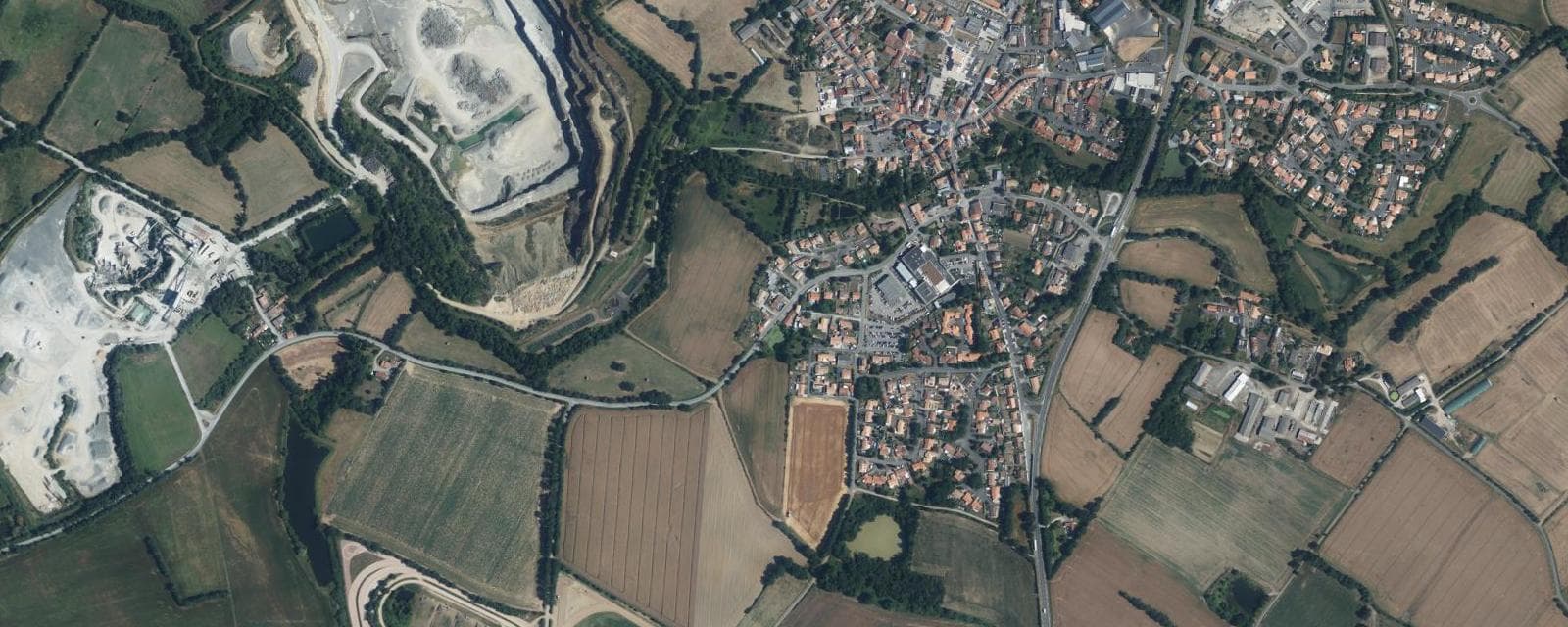 Vue aérienne de Saint-Philbert-de-Bouaine (Vendée)