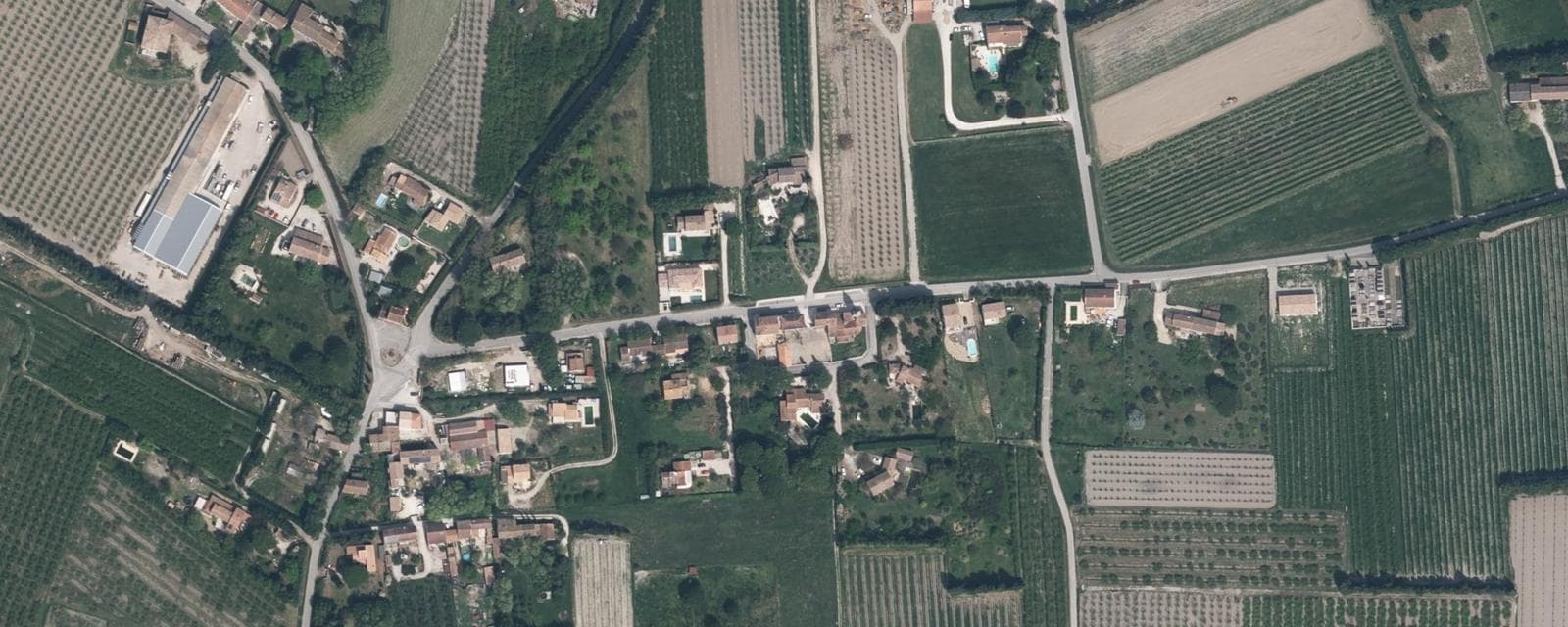 Vue aérienne de Saint-Pierre-de-Mézoargues (Bouches-du-Rhône)