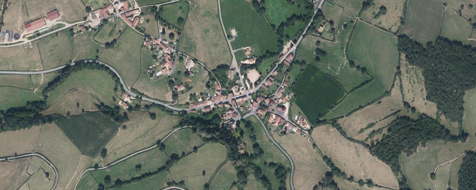 Vue aérienne de Saint-Pierre-le-Vieux (Saône-et-Loire)
