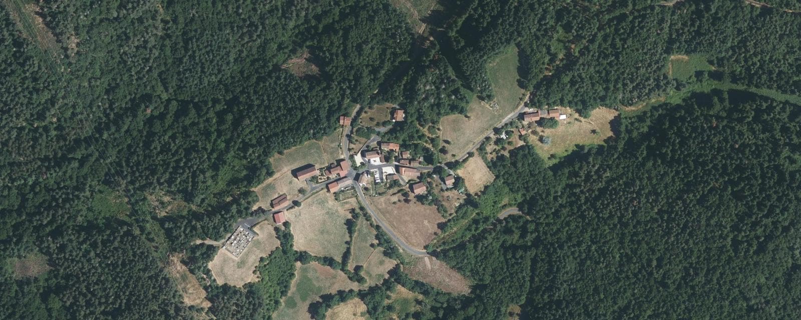 Vue aérienne de Saint-Préjet-Armandon (Haute-Loire)