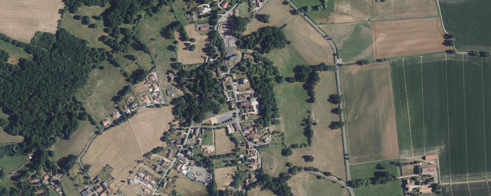 Vue aérienne de Saint-Priest-Bramefant (Puy-de-Dôme)