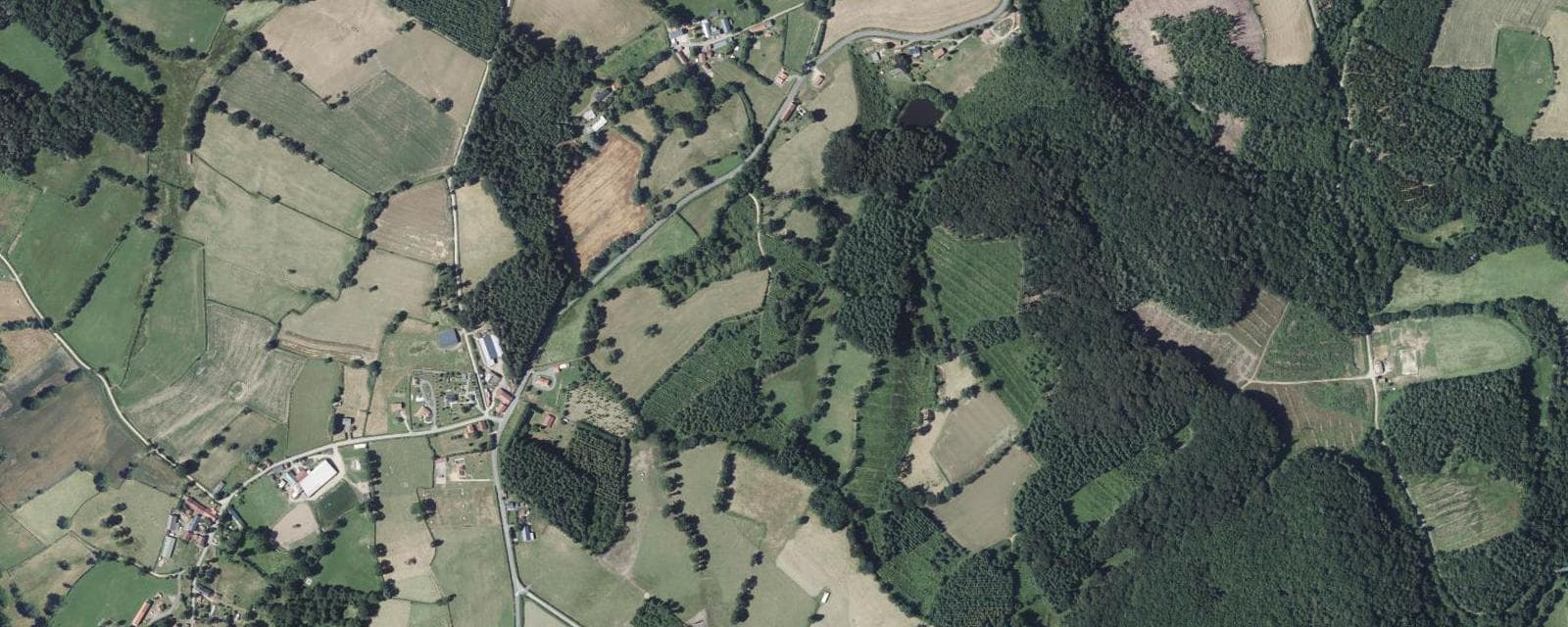 Vue aérienne de Saint-Priest-des-Champs (Puy-de-Dôme)