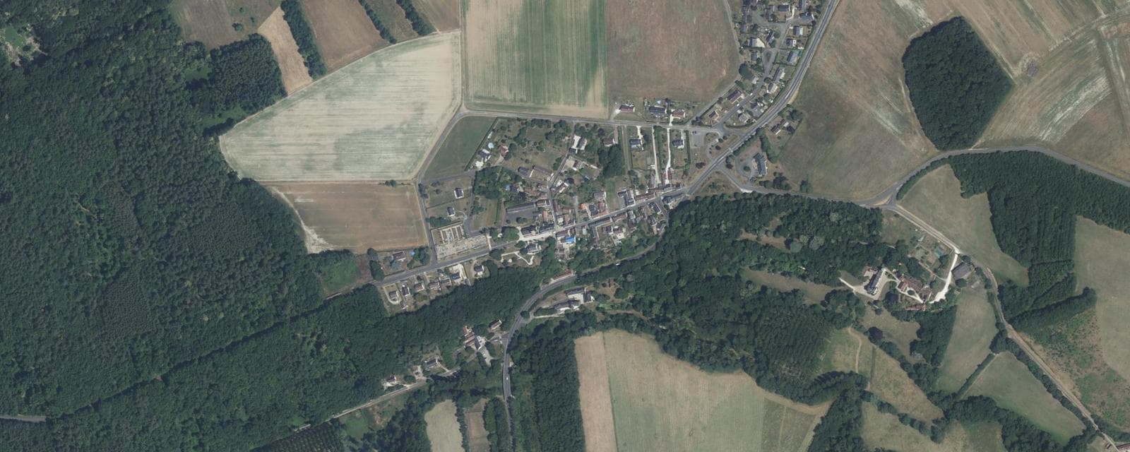 Vue aérienne de Saint-Quentin-sur-Indrois (Indre-et-Loire)