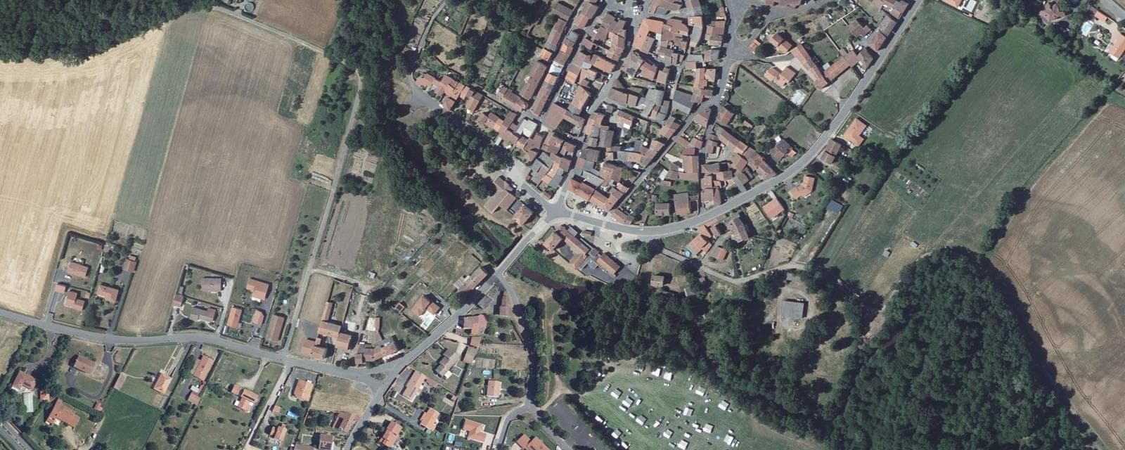 Vue aérienne de Saint-Rémy-de-Chargnat (Puy-de-Dôme)