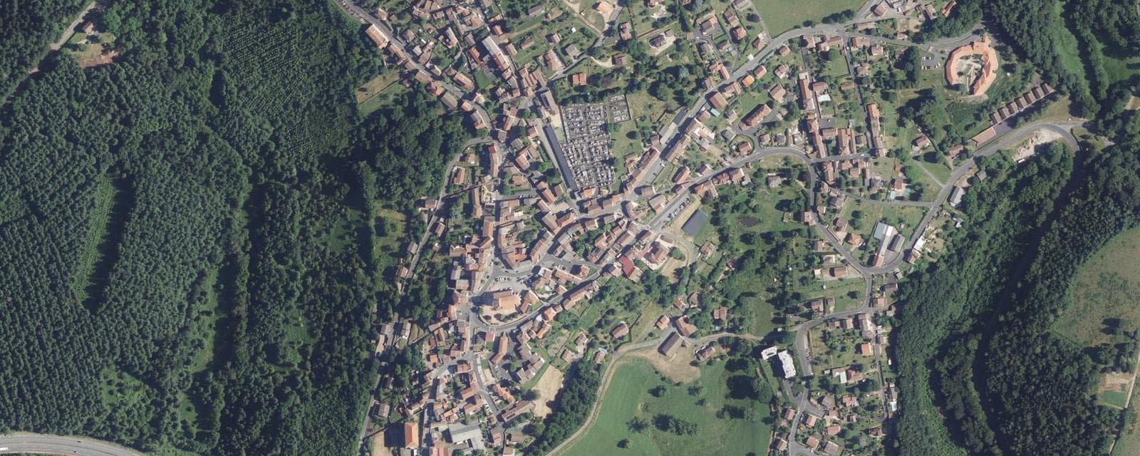 Vue aérienne de Saint-Rémy-sur-Durolle (Puy-de-Dôme)