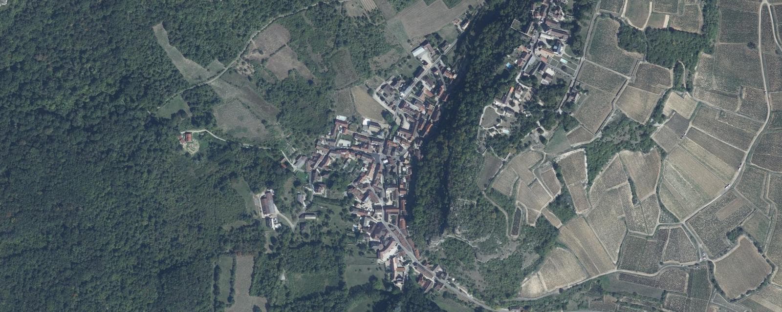 Vue aérienne de Saint-Romain (Côte-d'Or)
