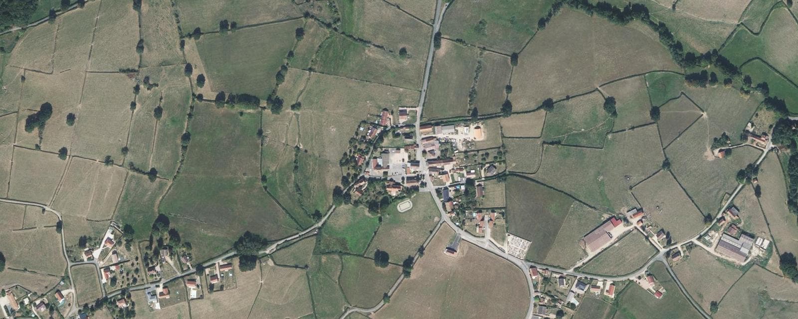 Vue aérienne de Saint-Romain-sous-Gourdon (Saône-et-Loire)