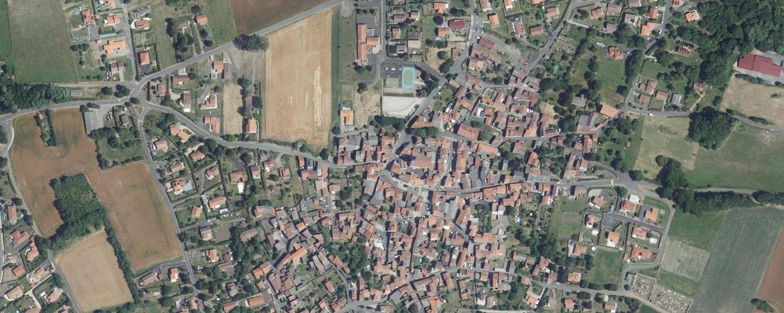 Vue aérienne de Saint-Sandoux (Puy-de-Dôme)