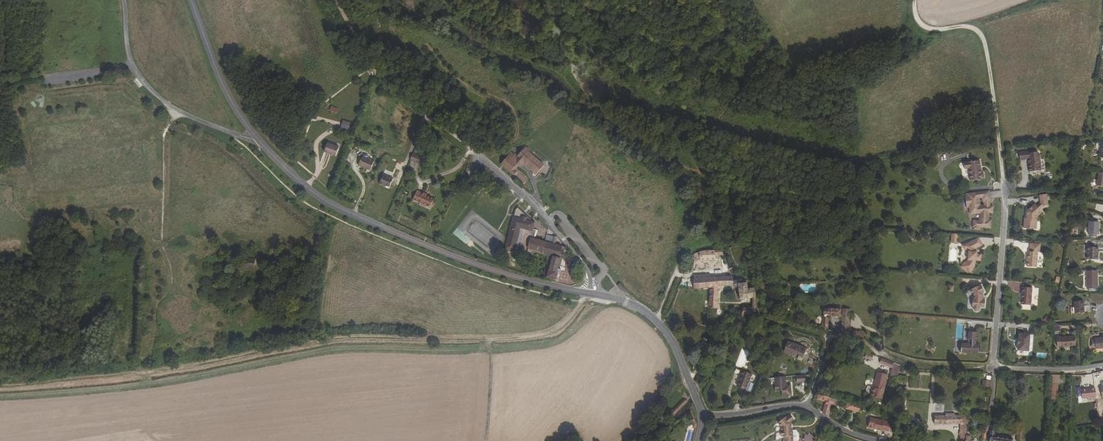 Vue aérienne de Saint-Sauveur-sur-École (Seine-et-Marne)