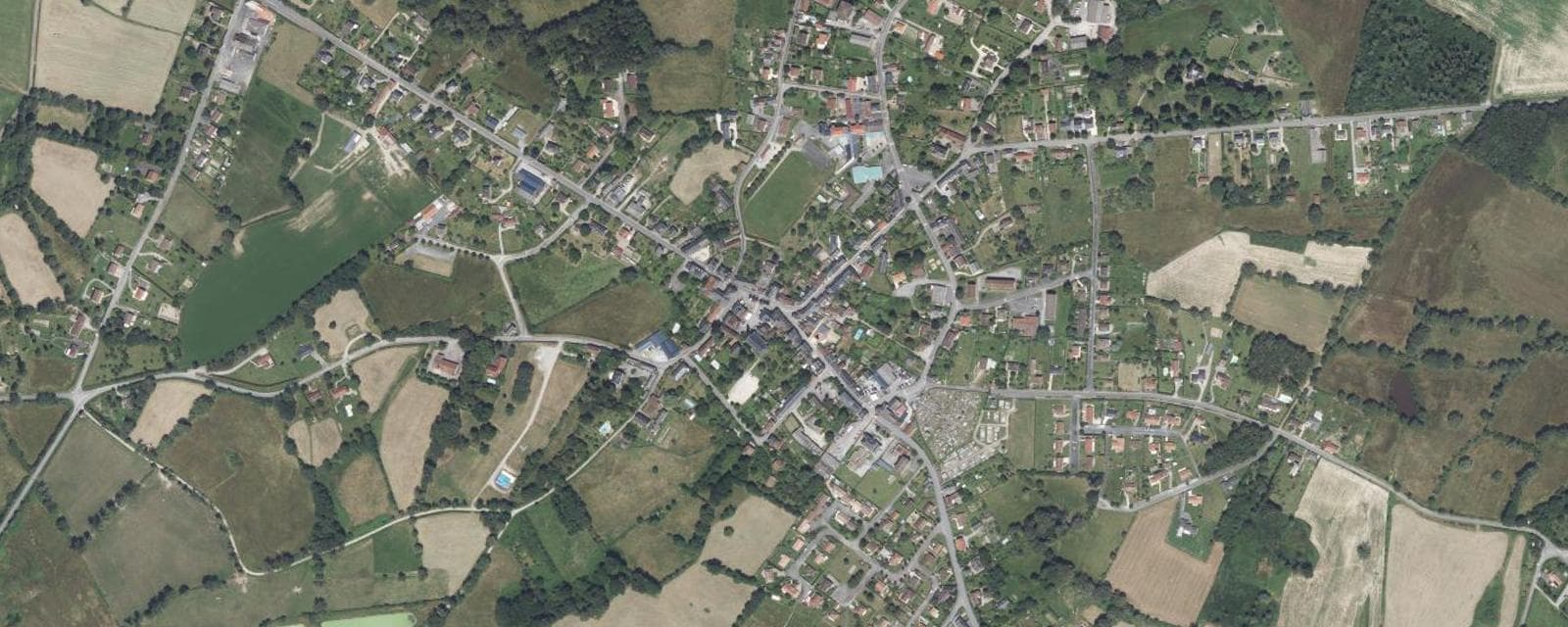 Vue aérienne de Saint-Sulpice-les-Feuilles (Haute-Vienne)