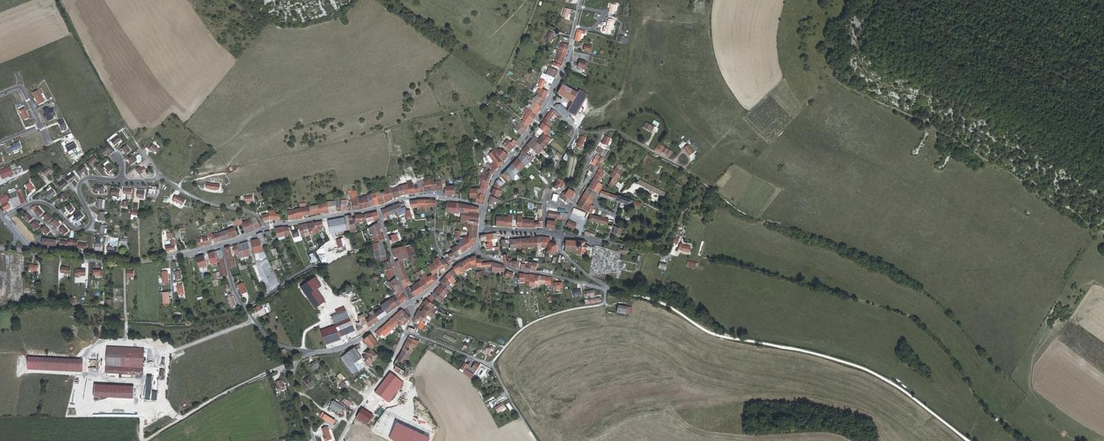 Vue aérienne de Saint-Urbain-Maconcourt (Haute-Marne)