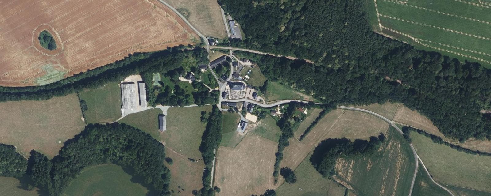 Vue aérienne de Saint-Vaast-Dieppedalle (Seine-Maritime)