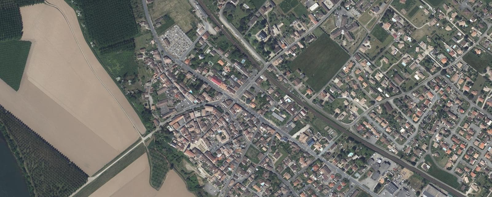 Vue aérienne de Sainte-Bazeille (Lot-et-Garonne)