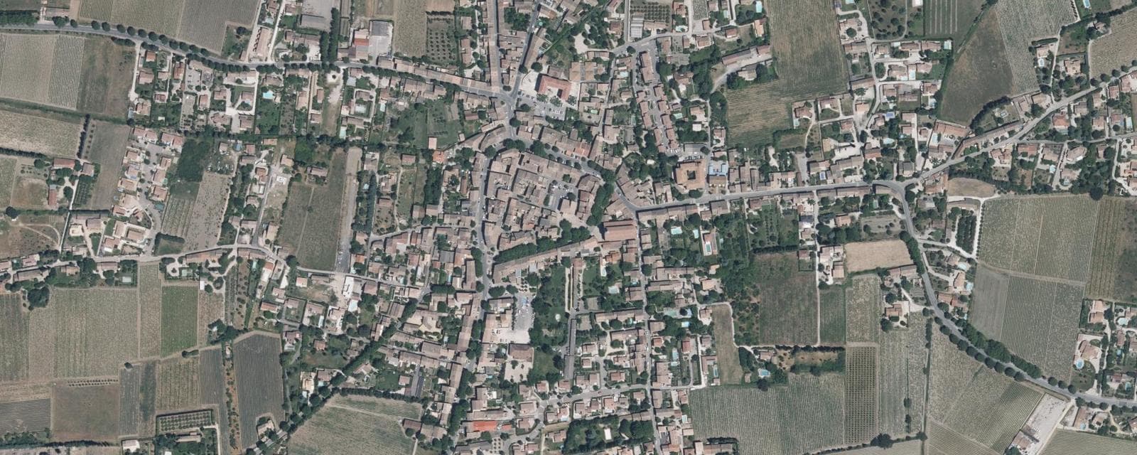 Vue aérienne de Sainte-Cécile-les-Vignes (Vaucluse)