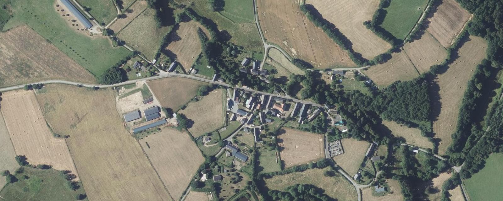 Vue aérienne de Sainte-Christine (Puy-de-Dôme)