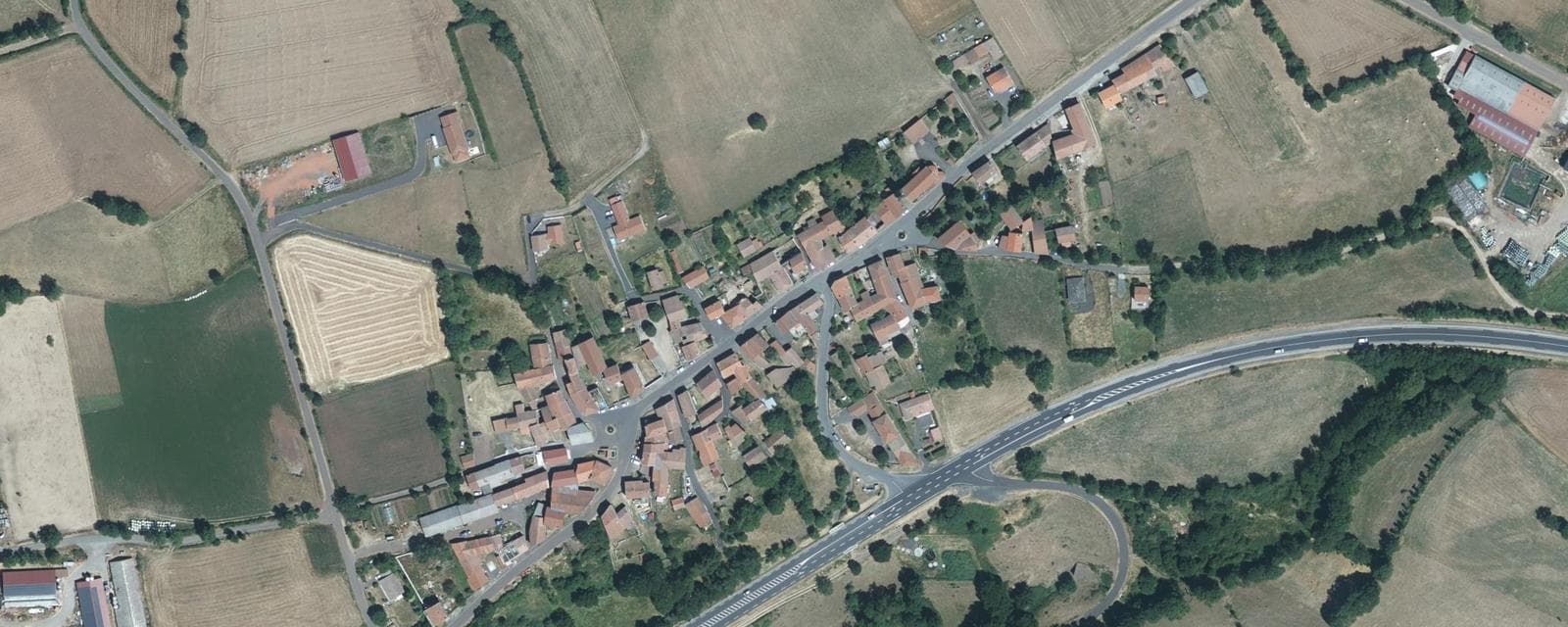 Vue aérienne de Sainte-Eugénie-de-Villeneuve (Haute-Loire)