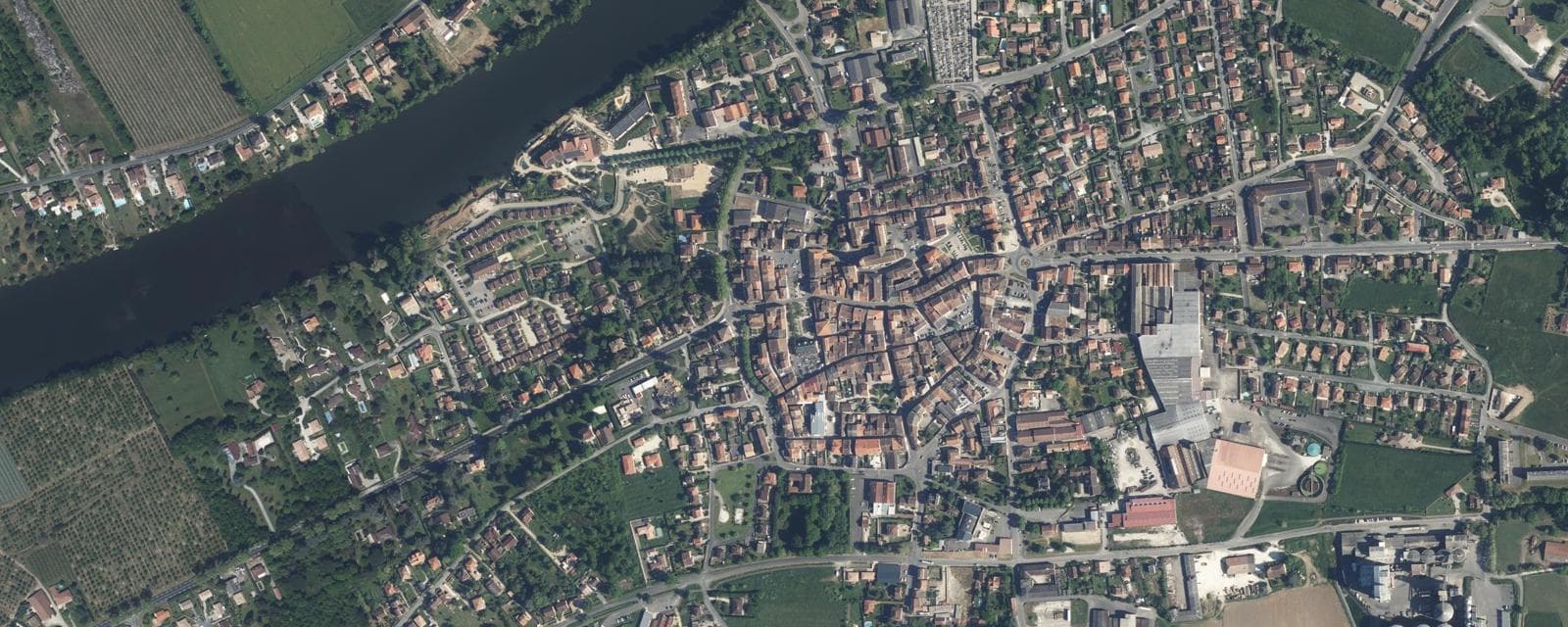 Vue aérienne de Sainte-Livrade-sur-Lot (Lot-et-Garonne)