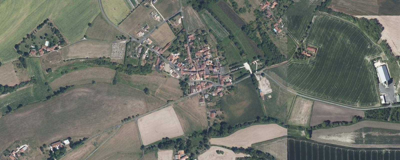 Vue aérienne de Salles-Lavalette (Charente)