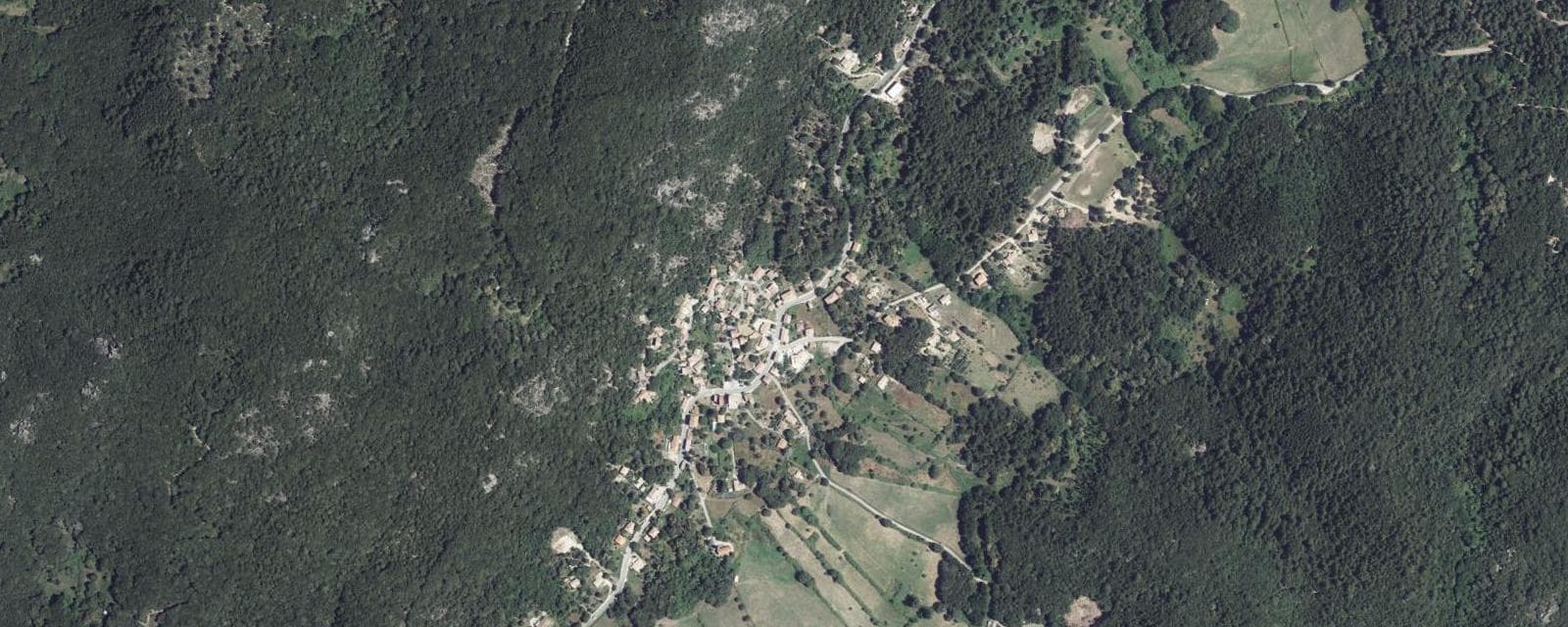 Vue aérienne de San-Gavino-di-Carbini (Corse-du-Sud)
