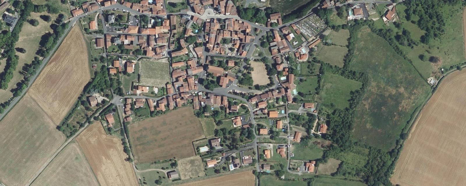 Vue aérienne de Sauvagnat-Sainte-Marthe (Puy-de-Dôme)