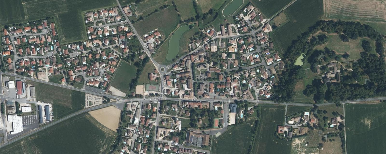 Vue aérienne de Savigneux (Ain)