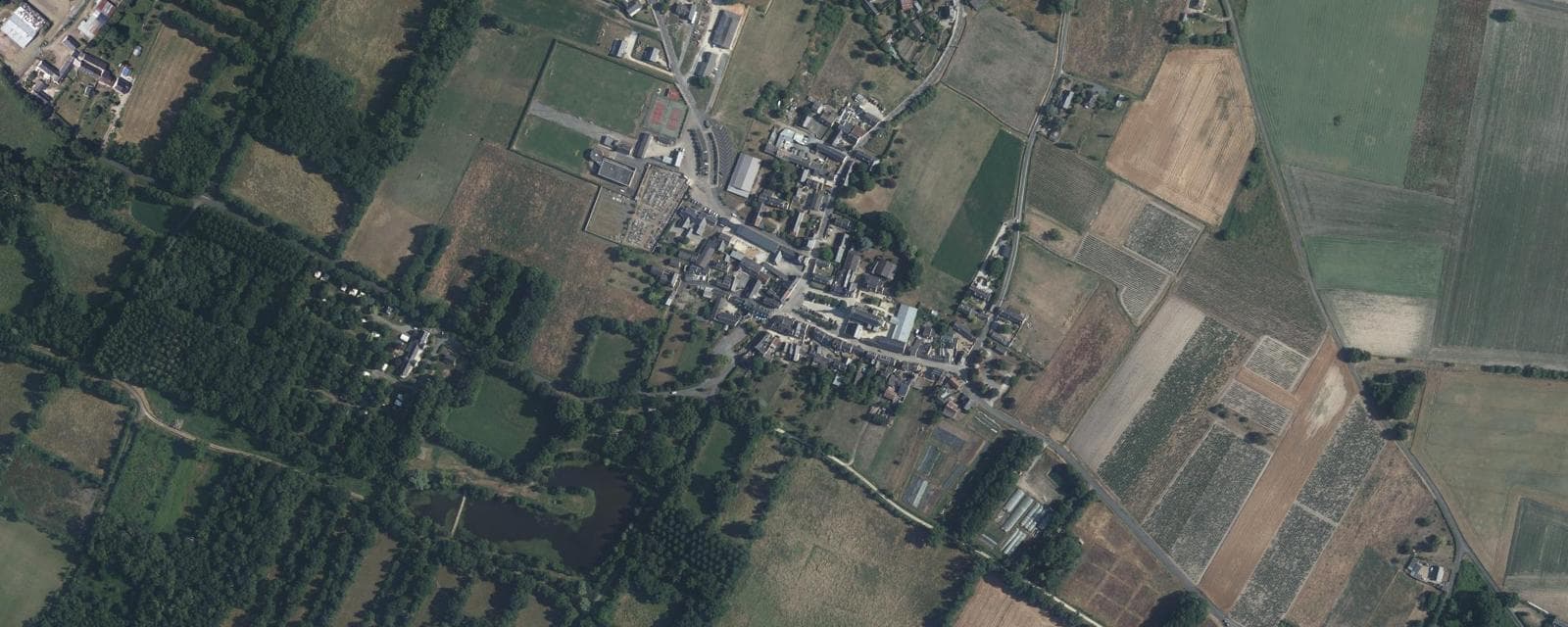 Vue aérienne de Savigny-en-Véron (Indre-et-Loire)