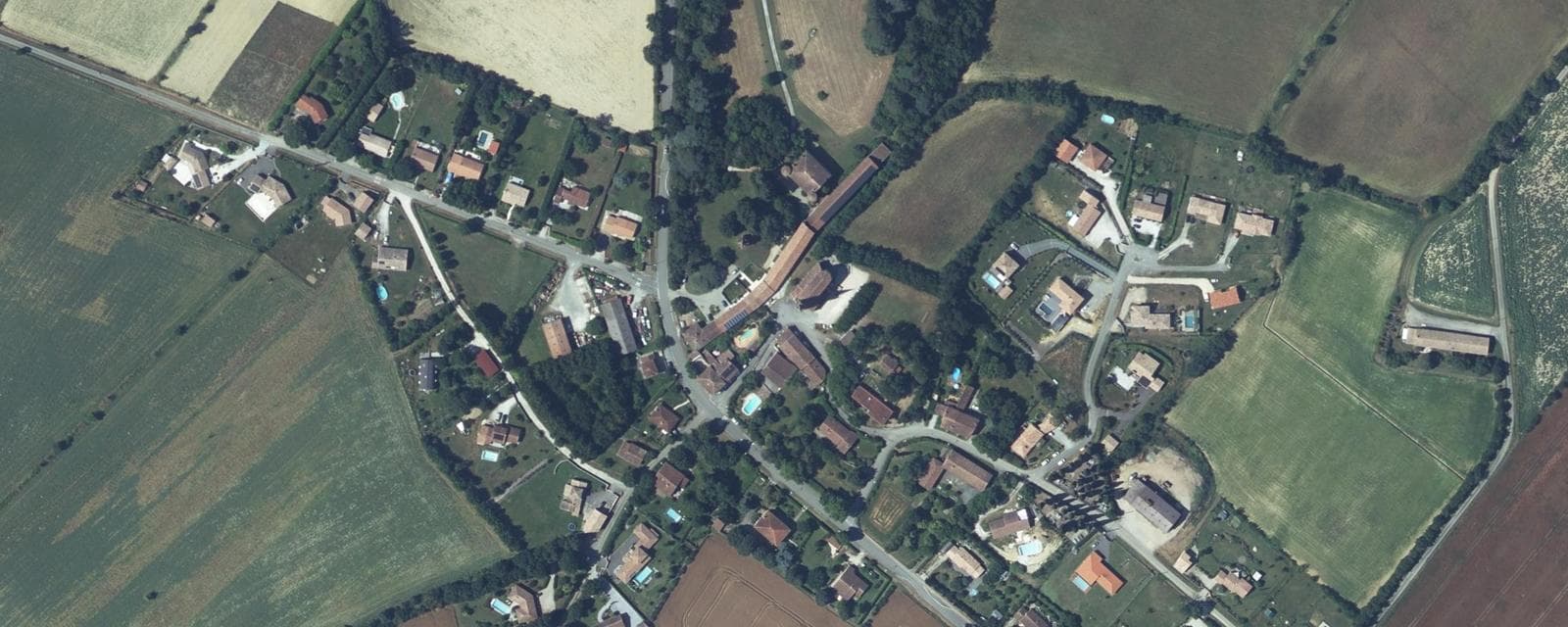 Vue aérienne de Ségreville (Haute-Garonne)