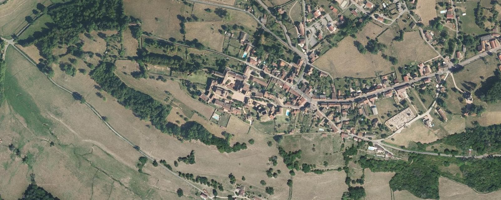 Vue aérienne de Semur-en-Brionnais (Saône-et-Loire)