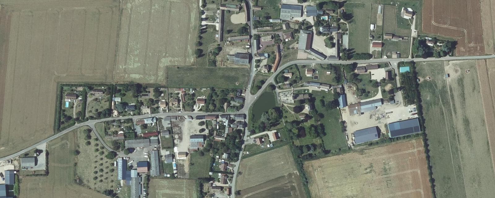 Vue aérienne de Serez (Eure)