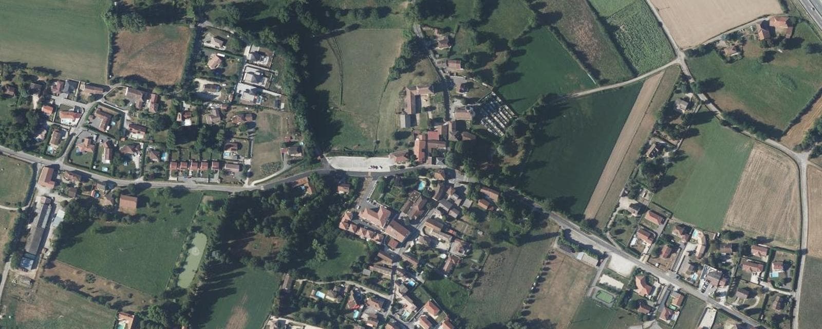 Vue aérienne de Sérézin-de-la-Tour (Isère)
