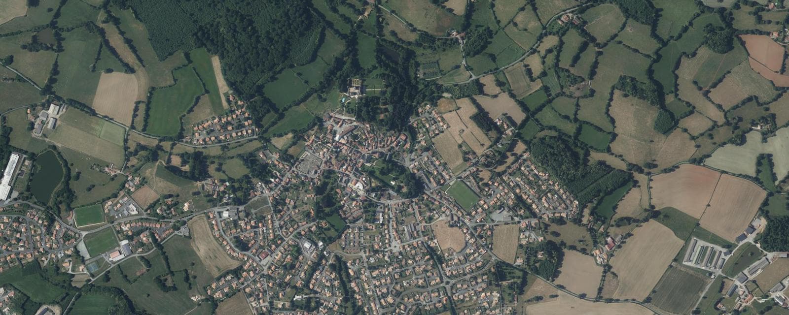 Vue aérienne de Sèvremont (Vendée)