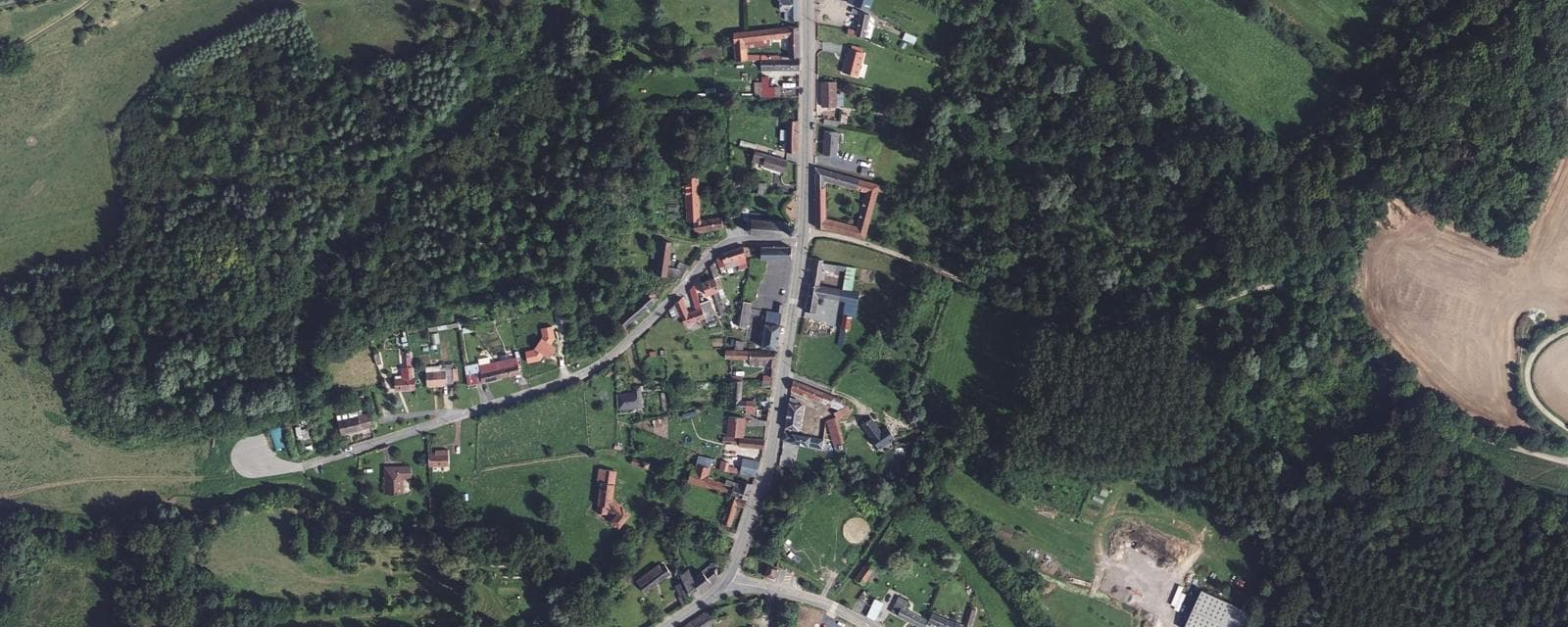 Vue aérienne de Thièvres (Pas-de-Calais)