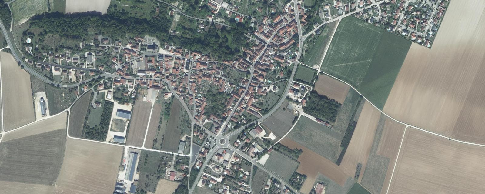 Vue aérienne de Til-Châtel (Côte-d'Or)