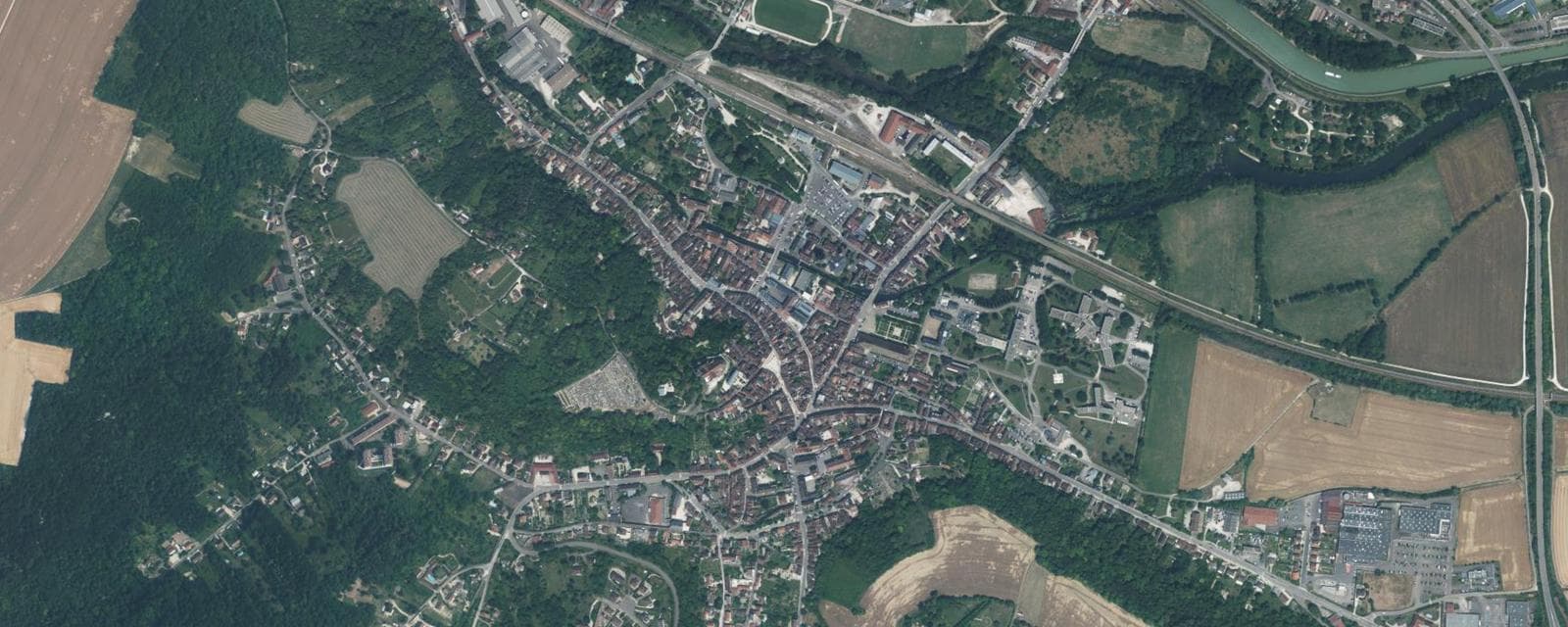 Vue aérienne de Tonnerre (Yonne)