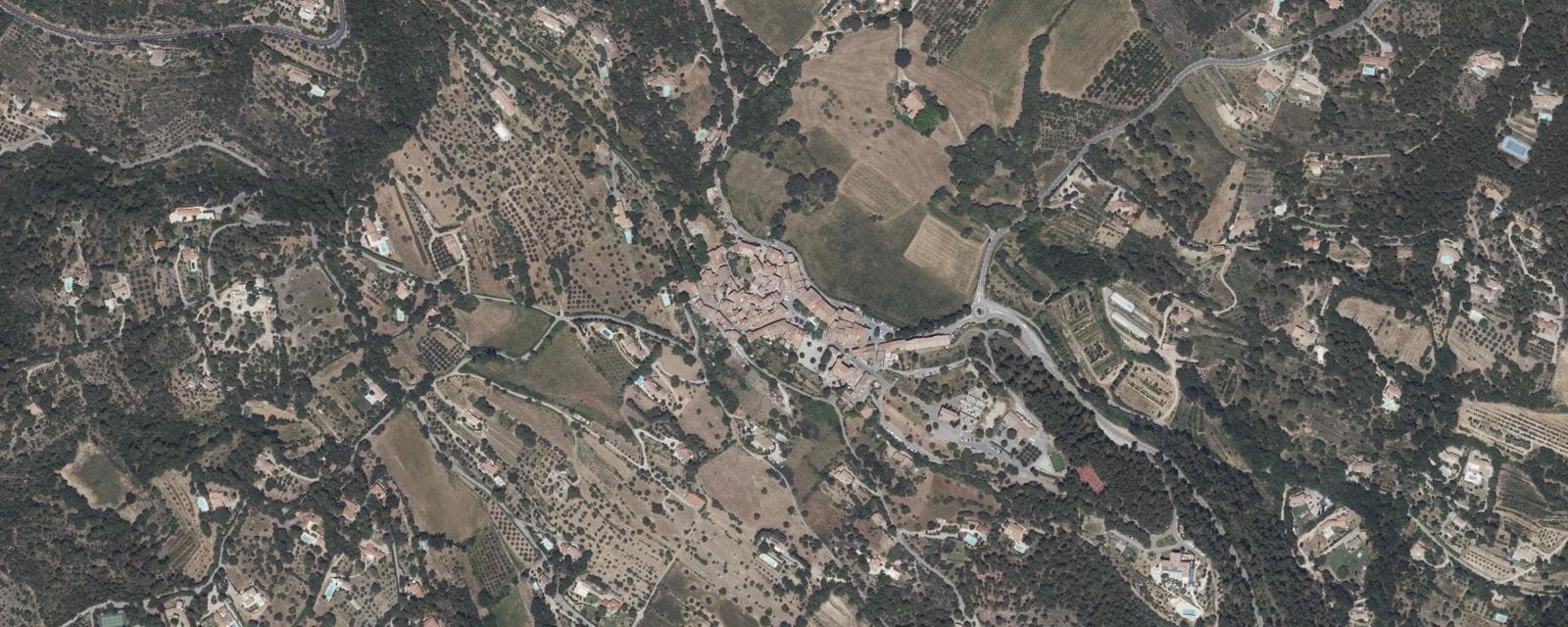 Vue aérienne de Tourtour (Var)