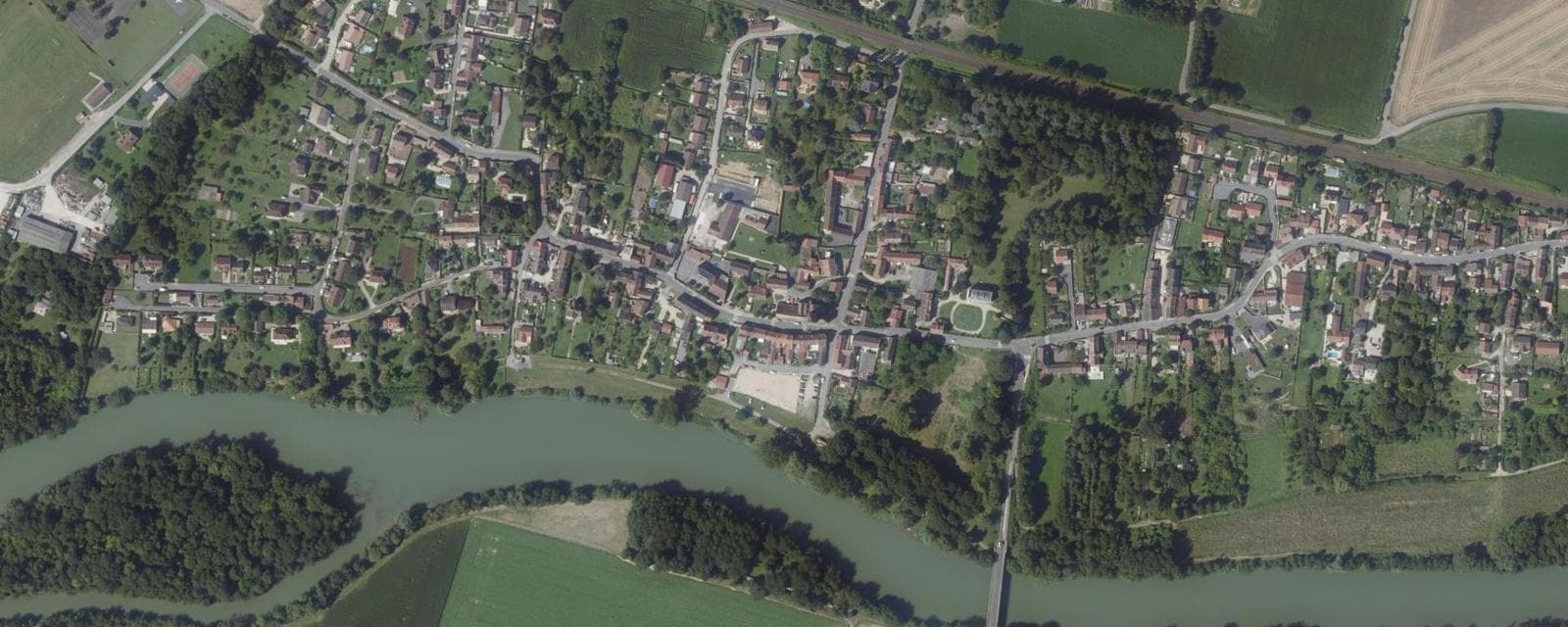 Vue aérienne de Ussy-sur-Marne (Seine-et-Marne)