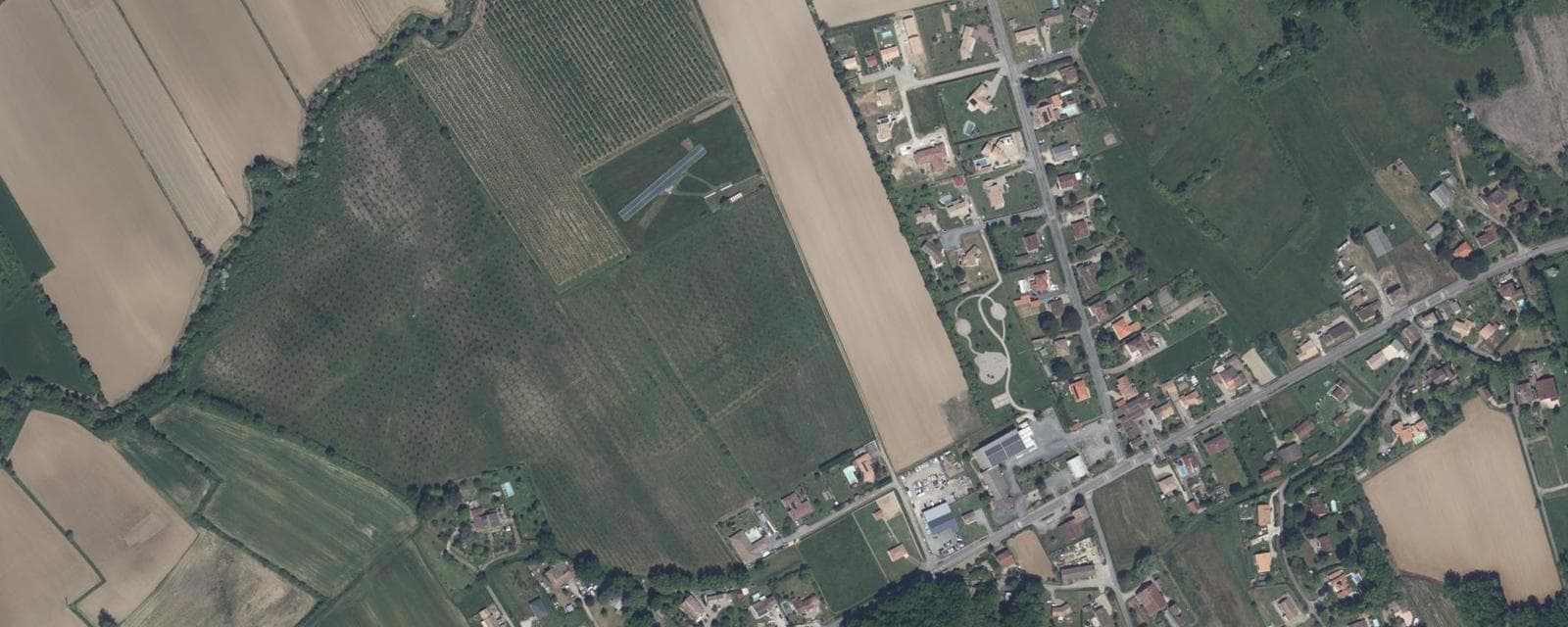 Vue aérienne de Varès (Lot-et-Garonne)