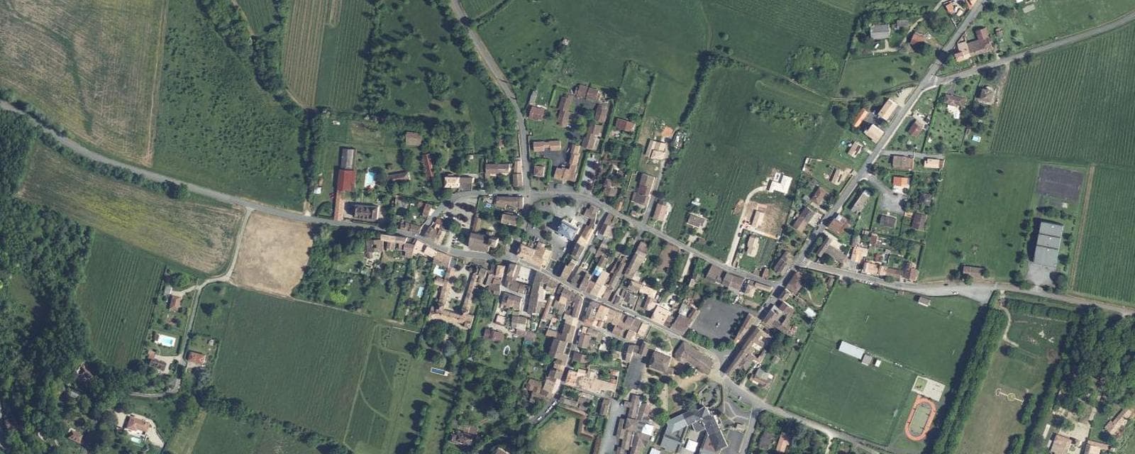Vue aérienne de Vélines (Dordogne)