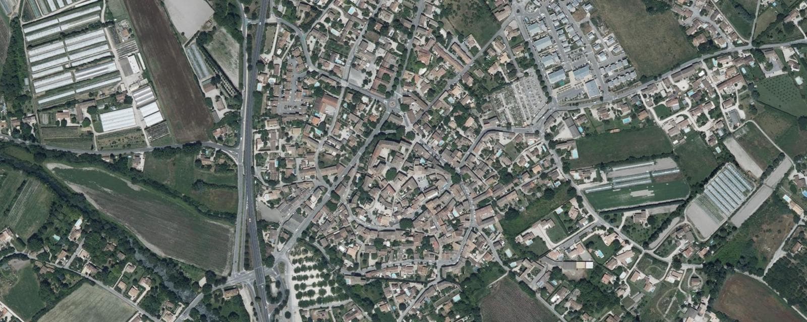 Vue aérienne de Velleron (Vaucluse)