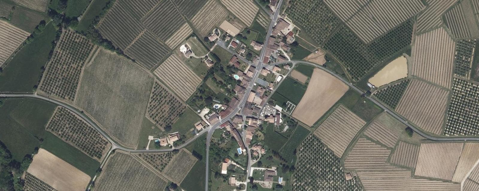 Vue aérienne de Villeneuve-de-Duras (Lot-et-Garonne)