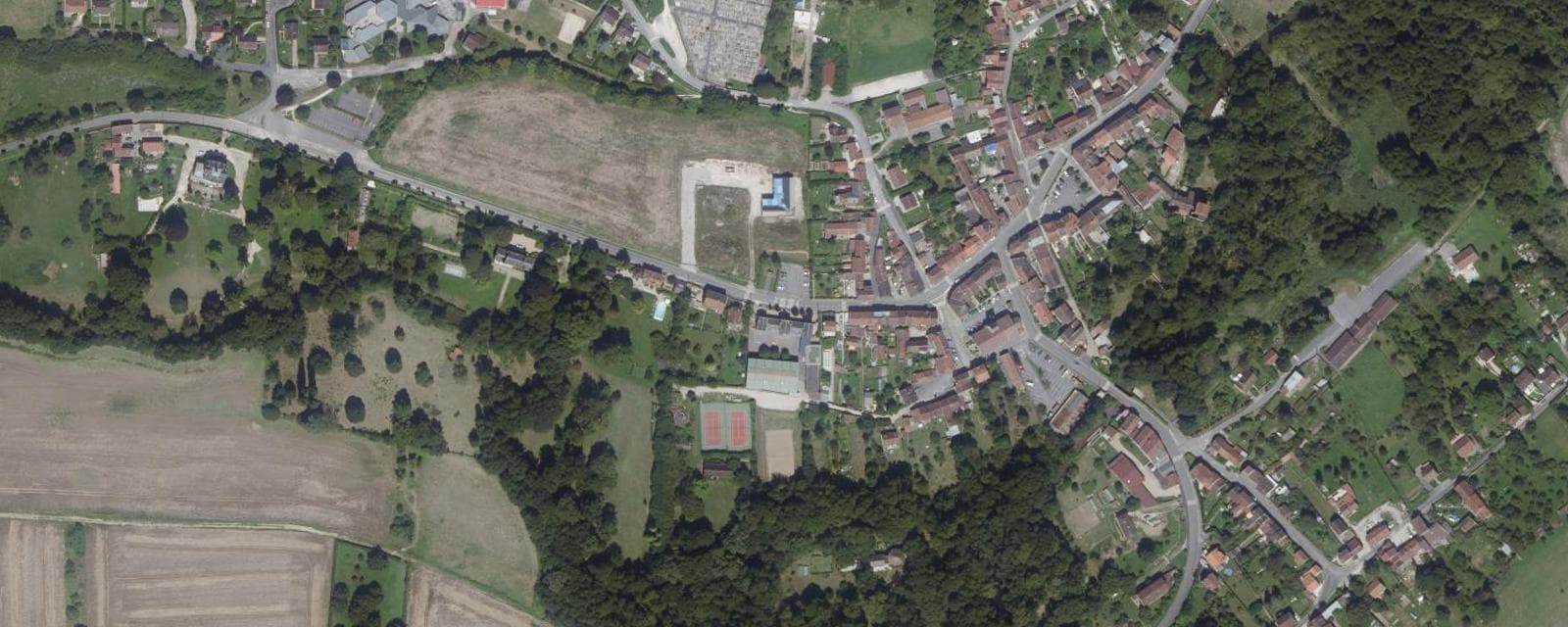 Vue aérienne de Villeneuve-sur-Bellot (Seine-et-Marne)