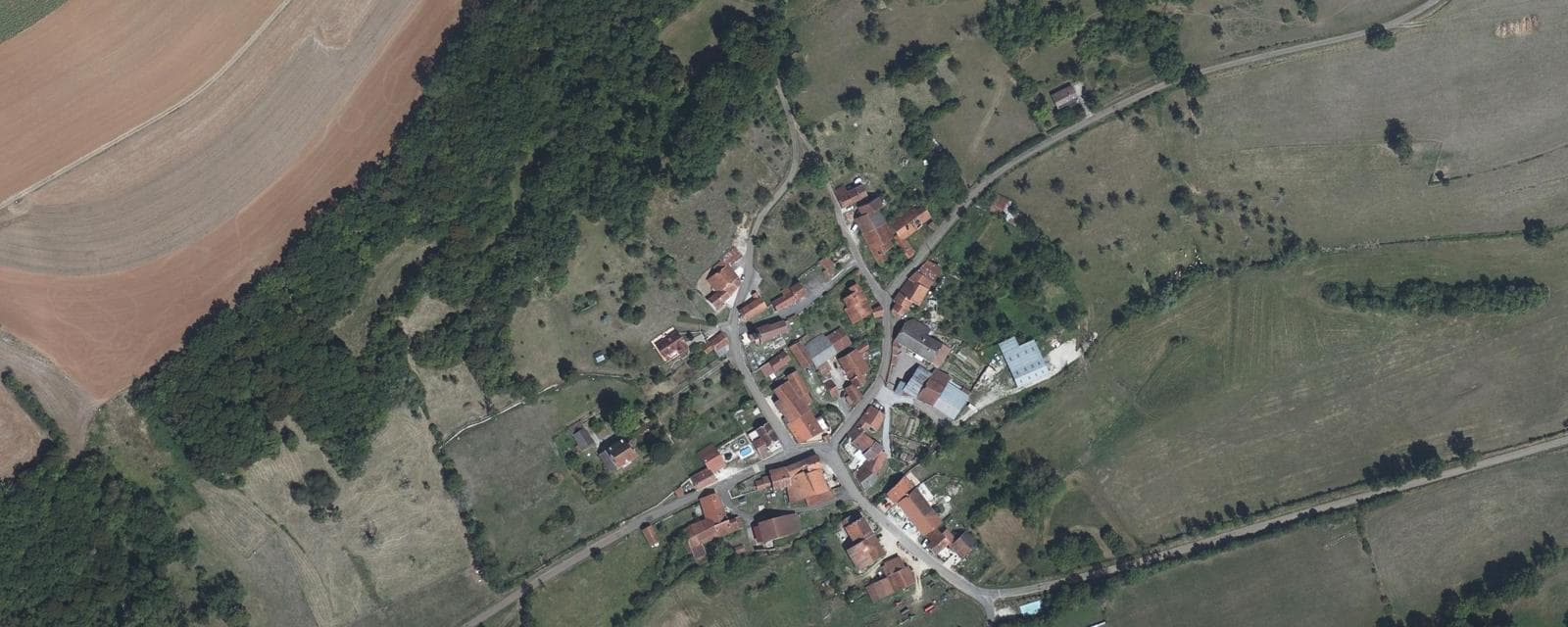 Vue aérienne de Villiers-lès-Aprey (Haute-Marne)
