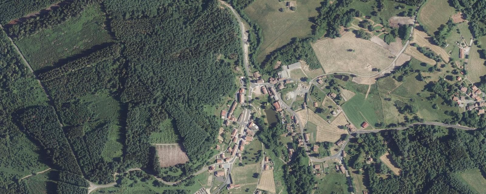 Vue aérienne de Vollore-Montagne (Puy-de-Dôme)