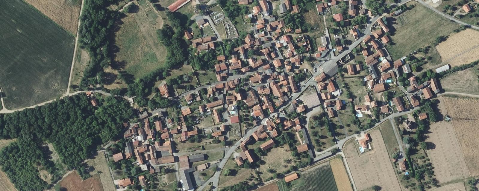 Vue aérienne de Yssac-la-Tourette (Puy-de-Dôme)