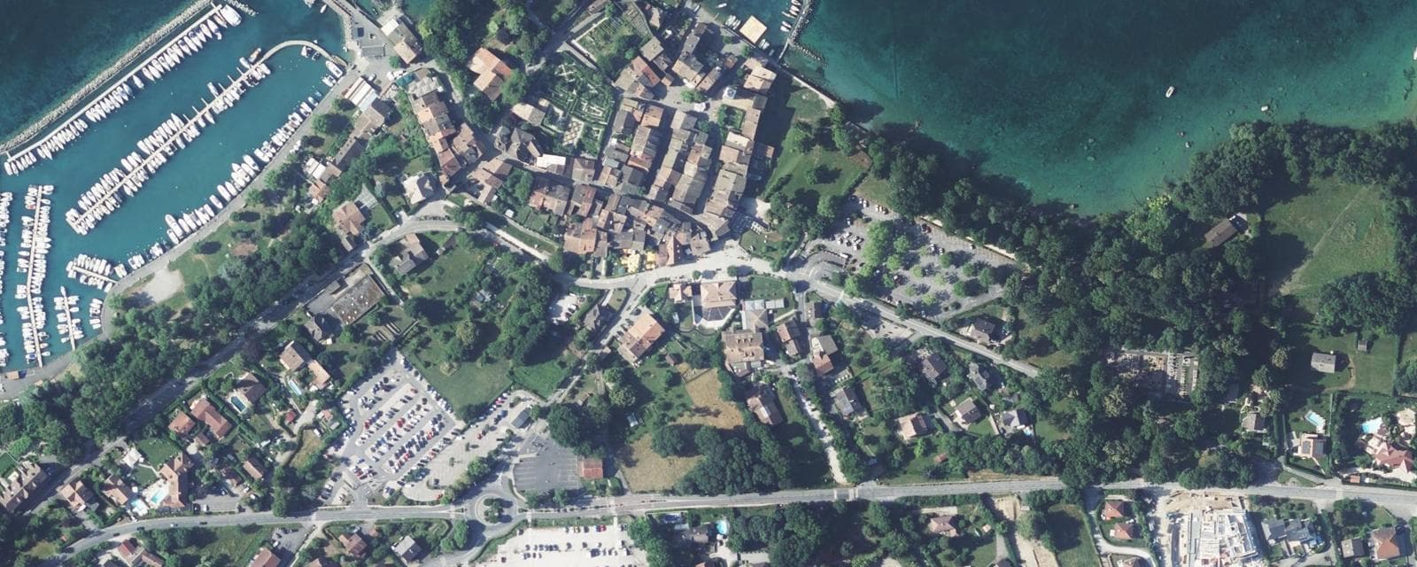 Vue aérienne de Yvoire (Haute-Savoie)