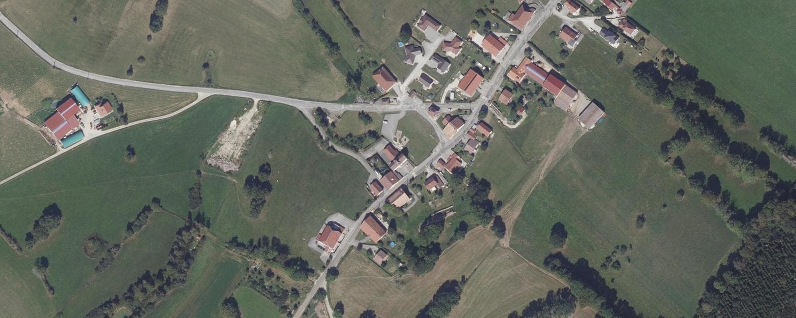 Vue aérienne de Adam-lès-Vercel (Doubs)