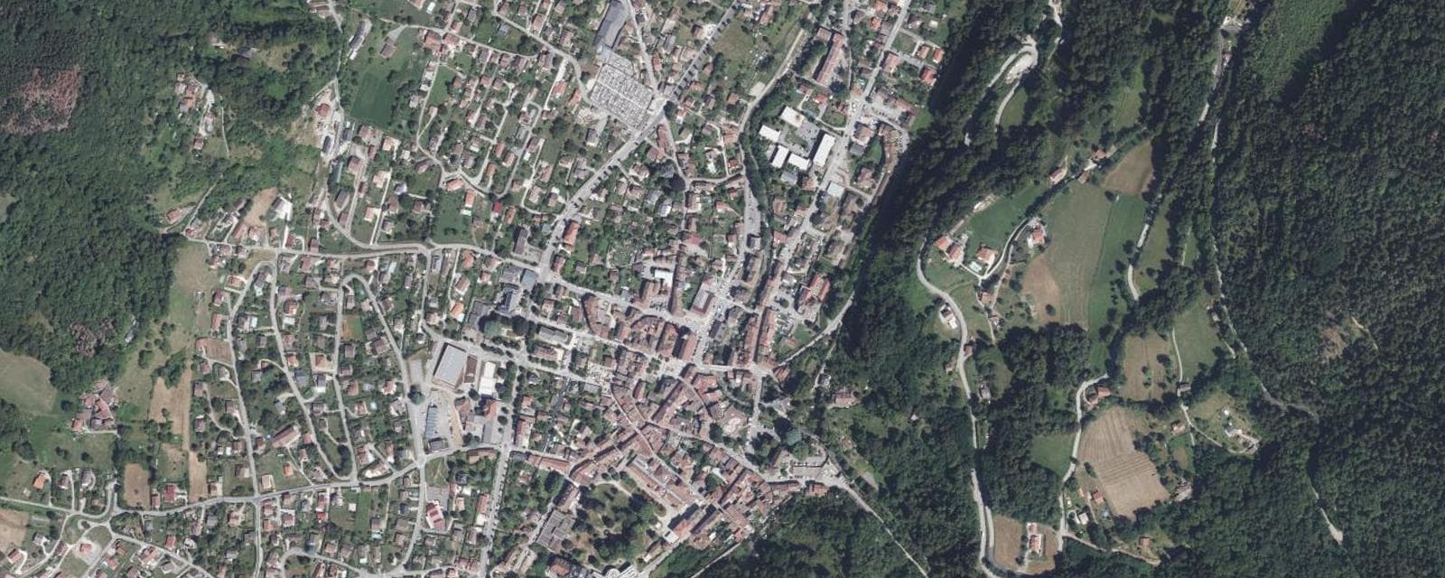 Vue aérienne de Allevard (Isère)
