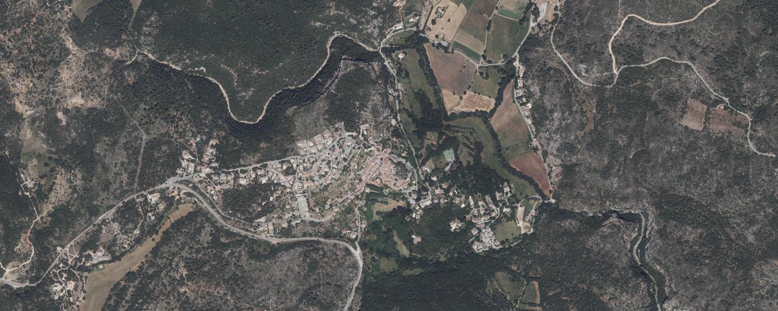 Vue aérienne de Ampus (Var)