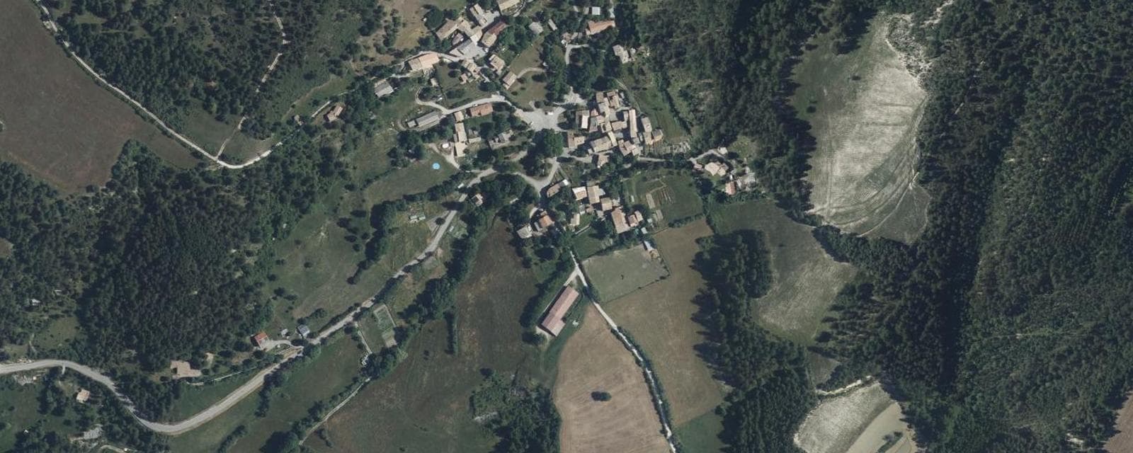 Vue aérienne de Angles (Alpes-de-Haute-Provence)